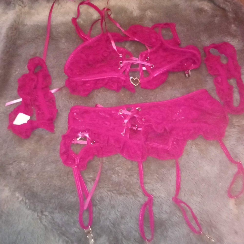 Lingerie - Picture 3 of 4